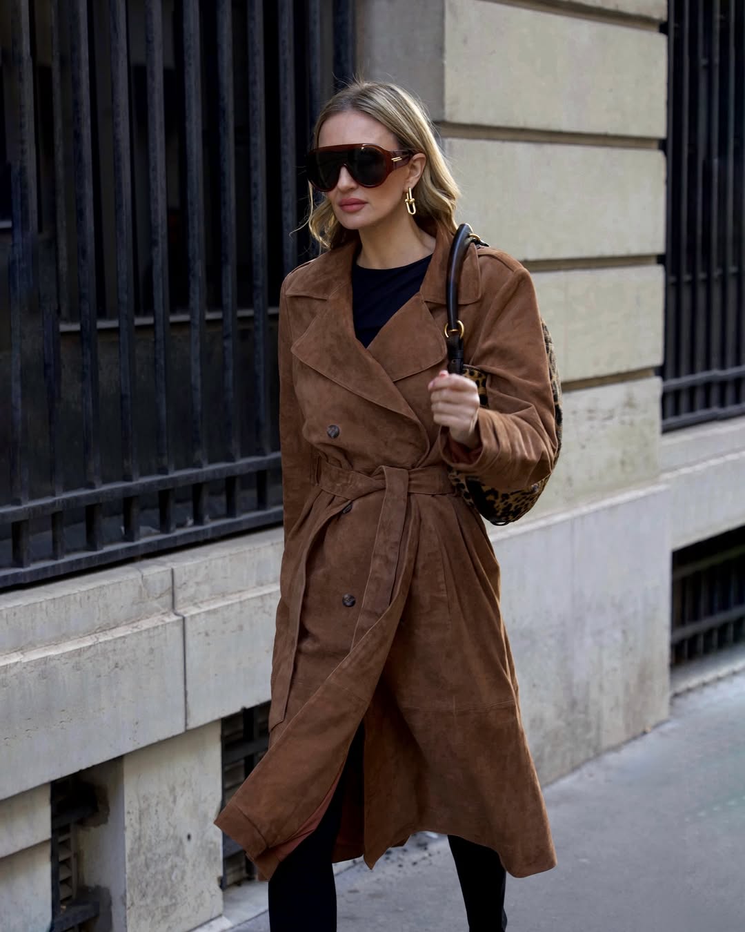 woman wearing oversize sunglasses outfit 2026