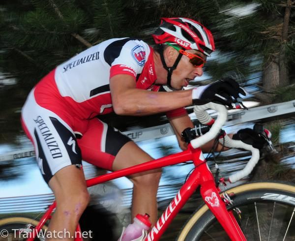 Todd Wells (Specialized) chasing Powers on lap one.