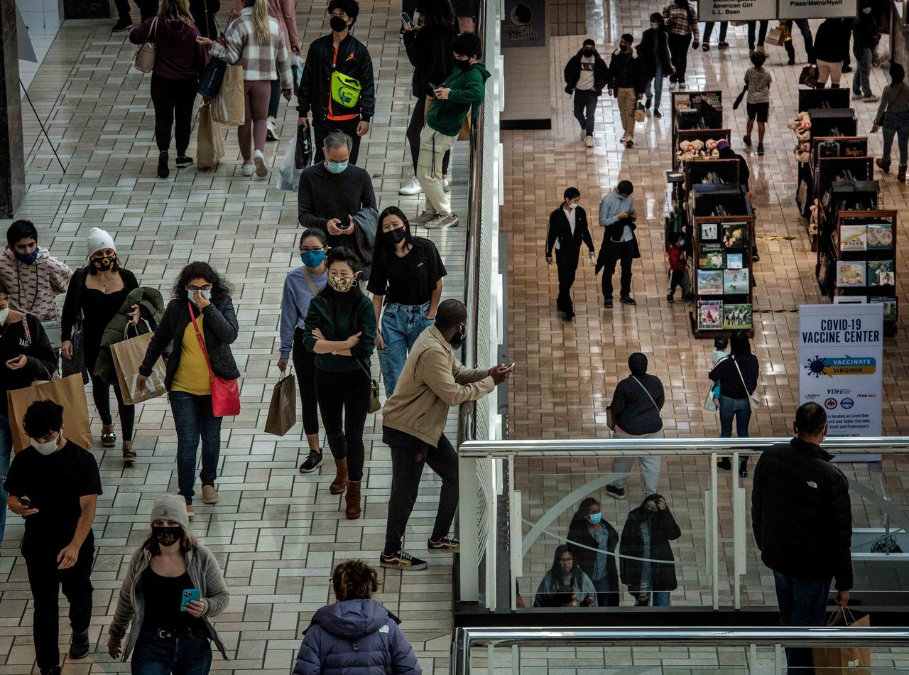 Shoppers on multiple levels at Tysons Corner Mall on Black Friday, in Tysons Corner, VA.