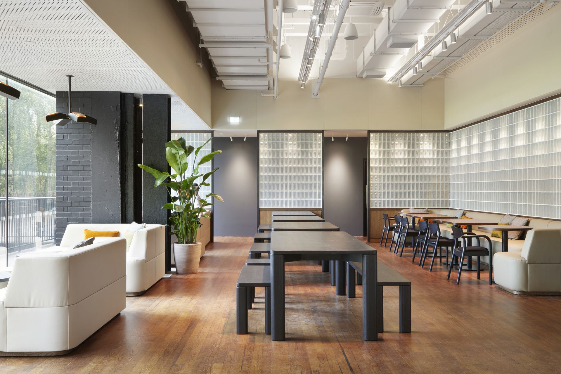 Tate Modern cafe chairs and tables