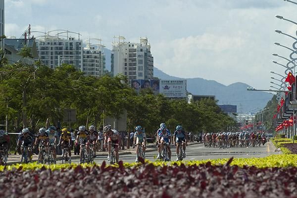 The race was run in searing heat and riders have a long tour ahead of them so breaks were hard to organise on day one.