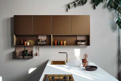 A light kitchen with bronze Cesar Dressup cabinets and white worktop