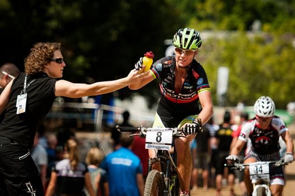 Gunn-Rita Dahle Flesjaa (Multivan Merida) takes a feed