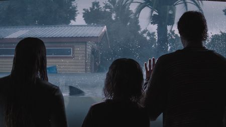 Phoebe Dynevor as Lisa in Thrash.