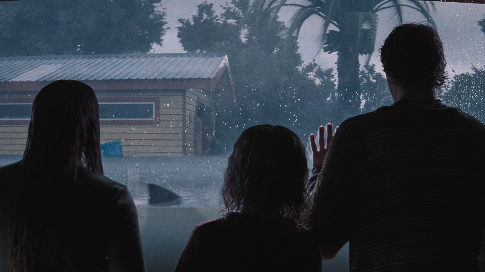 Phoebe Dynevor as Lisa in Thrash.