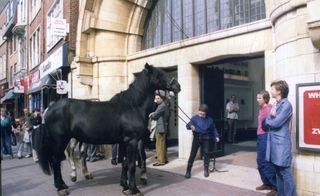 Horse entering the Whitechapel Gallery foyer for Jannis Kounelis exhibition A Short History of Performance in April 2002