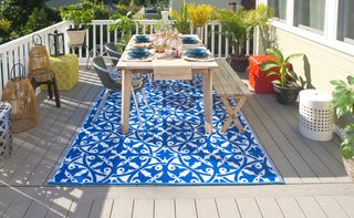 colourful outdoor rug on a decked dining terrace