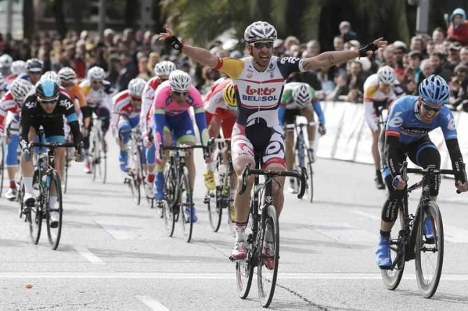 Kenny Dehaes (Lotto Belisol) was too good for Tyler Farrar (Garmin-Sharp)