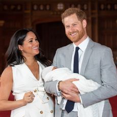 Prince Harry, Duke of Sussex and Meghan, Duchess of Sussex, pose with their newborn son Archie Harrison Mountbatten-Windsor during a photocall in St George's Hall at Windsor Castle on May 8, 2019 in Windsor, England. The Duchess of Sussex gave birth at 05:26 on Monday 06 May, 2019