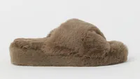 H&amp;M, Faux Fur Slippers $17.99 &nbsp;| &nbsp;£17.99&nbsp;