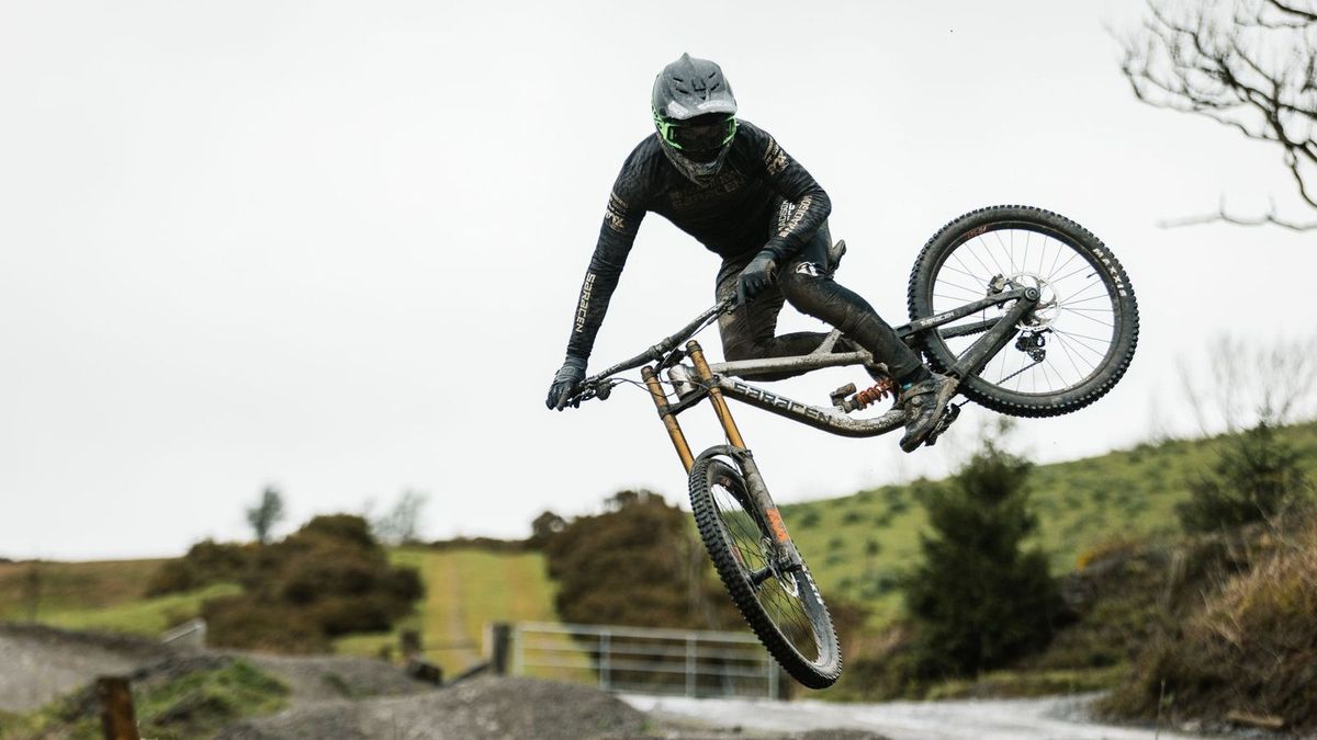 Saracen's New Myst Is A Bargain Downhill Bike Ready To Hit The Uplifts ...