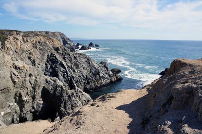 4-year-old boy survives 230-foot fall from cliff in California