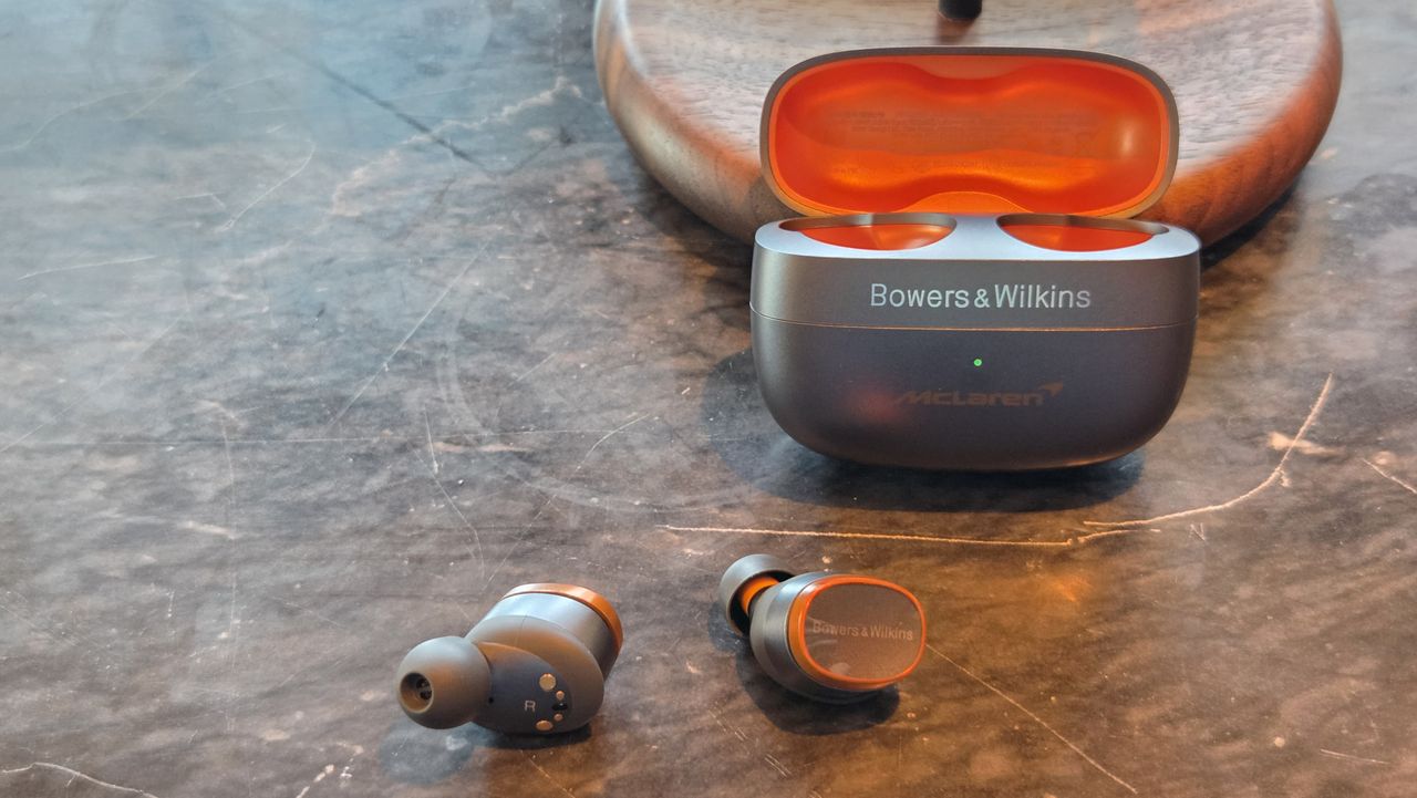 Bowers &amp; Wilkins Pi8 McLaren Edition