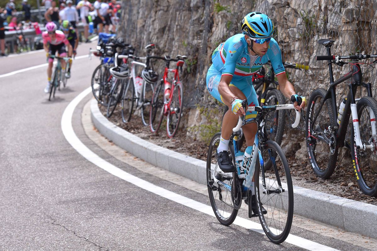 Vincenzo Nibali (Astana) attacks