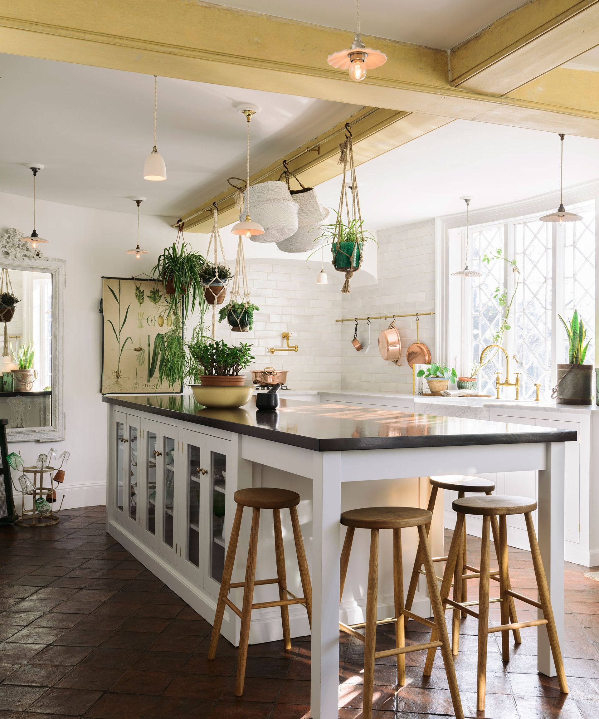 Farmhouse-kitchen-lighting-ideas-2-deVOL