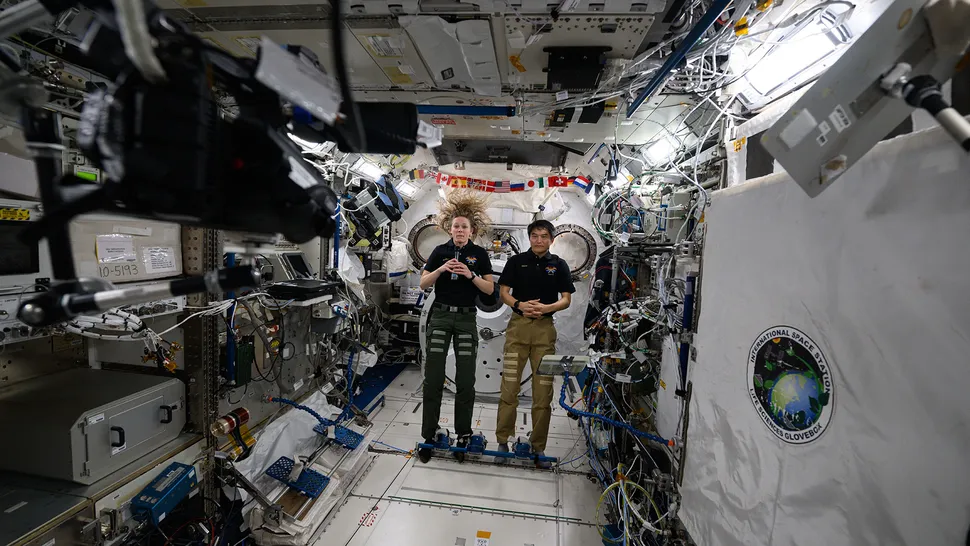 Astronauts Talk to Students from Space: Photo of the Day (May 29, 2025) Astronauts Talk to Students from Space: Photo of the Day (May 29, 2025)