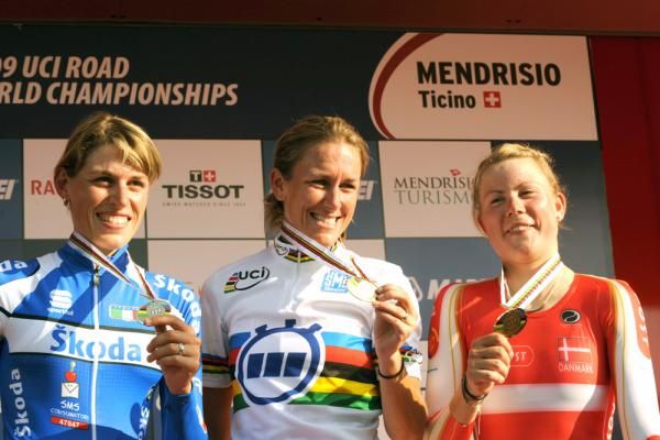 All smiles: Noemi Cantele (Italy, 2nd), Kristin Armstrong (United States of America, 1st) and Linda Melanie Villumsen (Denmark, 3rd).