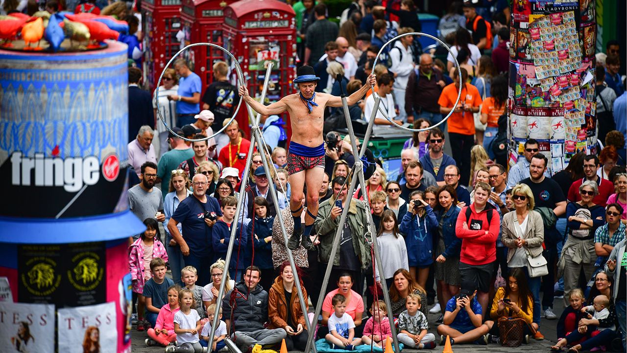 Edinburgh Fringe street theatre