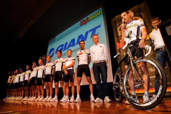 George Hincapie talks about the new Giant as the rest of the crew looks on.