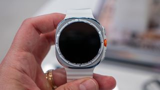 Galaxy Z Flip6 và Galaxy Watch Ultra Sự Kết Hợp Hoàn Hảo Giữa Thiết Kế Và Công Nghệ