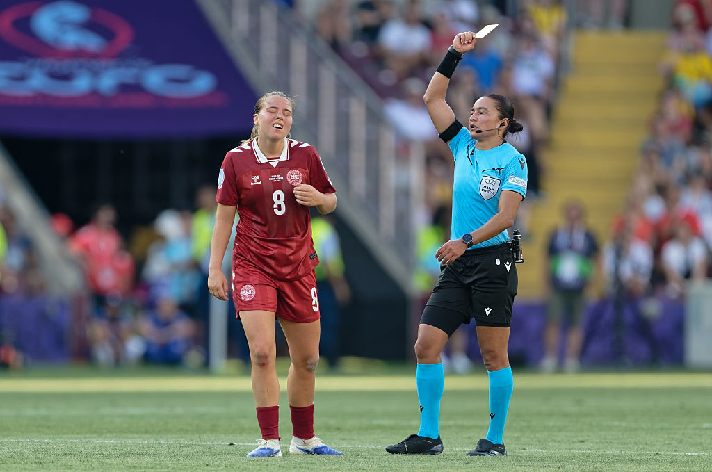 Edina Alves giving Emma Snerle a yellow card