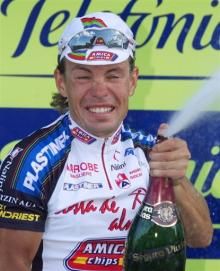 Viatcheslav Ekimov celebrates after winning stage 15 of the Vuelta a Espa