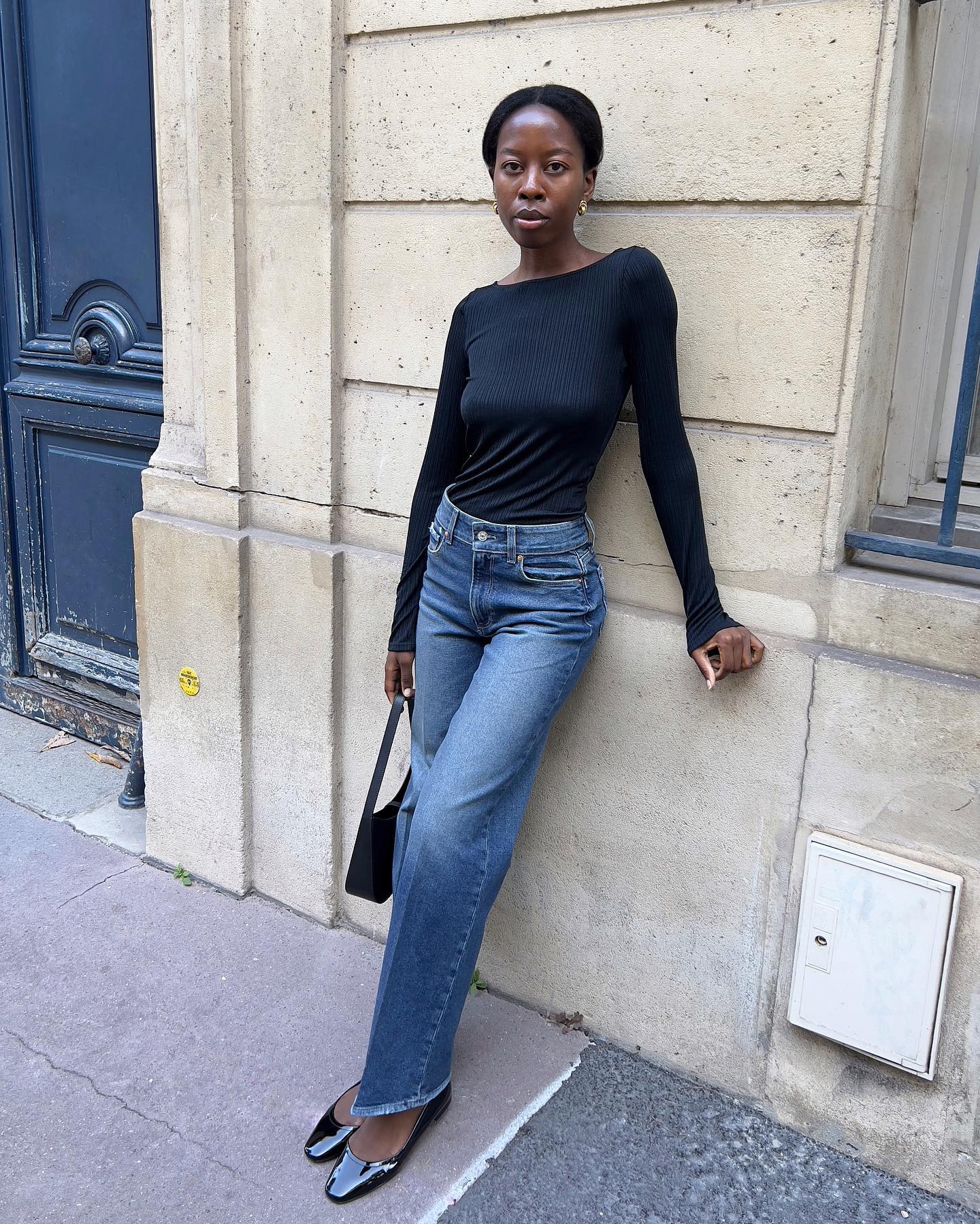 @sylviemus_ wears a navy top with blue jeans