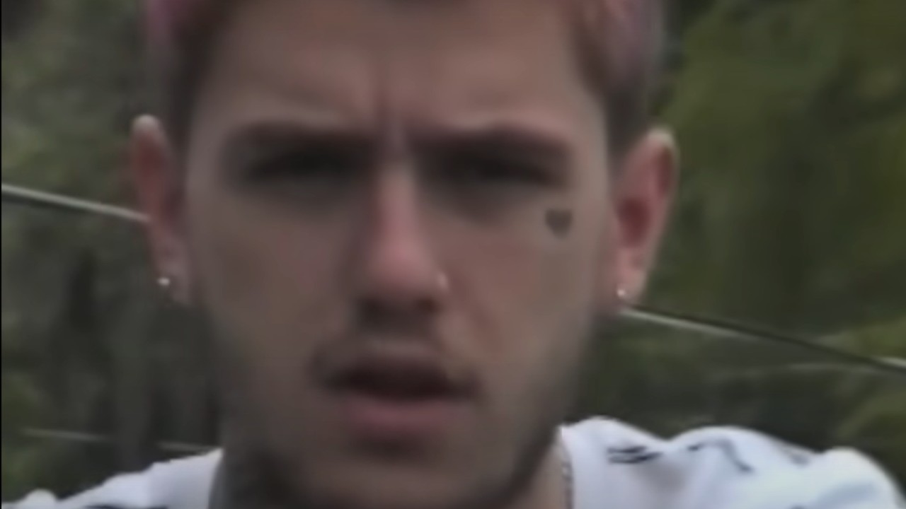 Lil Peep rapping in his video 