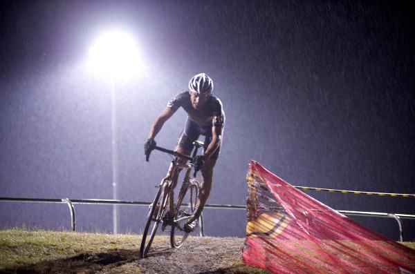 Heule pressing through the rain. He eventually made it into the top three.