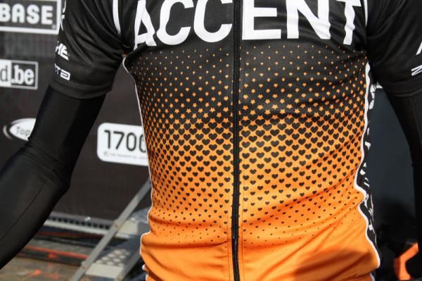Accent Jobs - Willems Veranda team have hearts on their jerseys