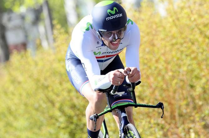Alex Dowsett (Movistar) on his way to the win in Circuit Sarthe