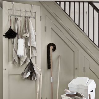 utility room with over the door rack for cleaning brushes