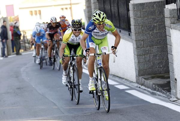 Vicenzo Nibali takes a pull