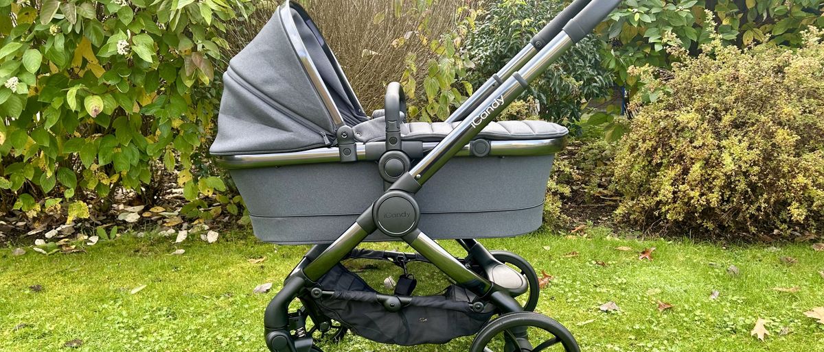 a photo of the iCandy Peach 7 with the bassinet