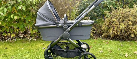 a photo of the iCandy Peach 7 with the bassinet