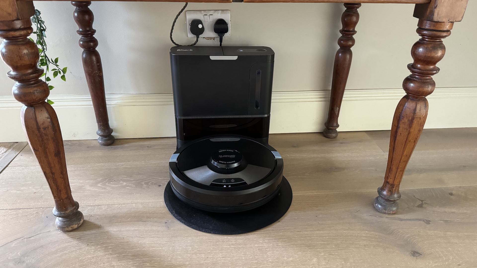 Shark Matrix Plus 2-in-1 robot vacuum review – Low Cost-Fly