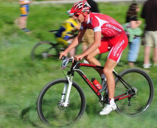 Todd Wells (Specialized) leads on the first lap