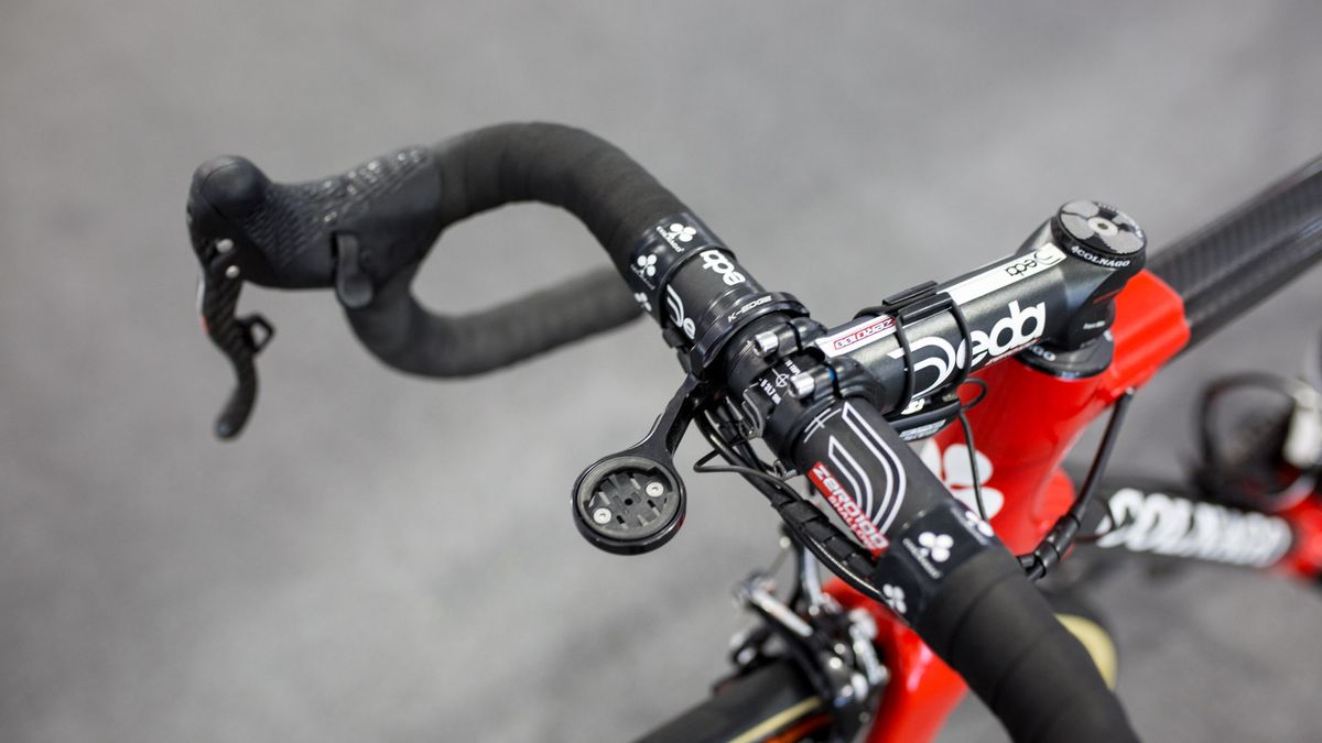 Swift is using an out in front K-Edge Garmin mount