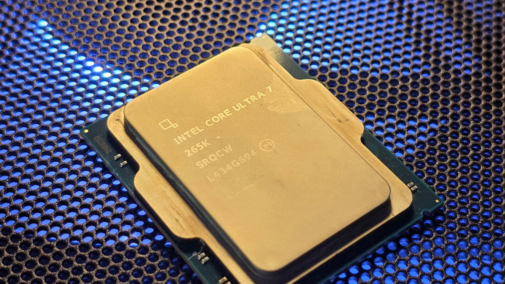 A close up of the branding on the Intel Core Ultra 7 265K