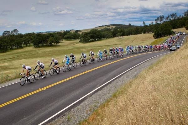 No snow today as the race rolled through the warmer farm lands.