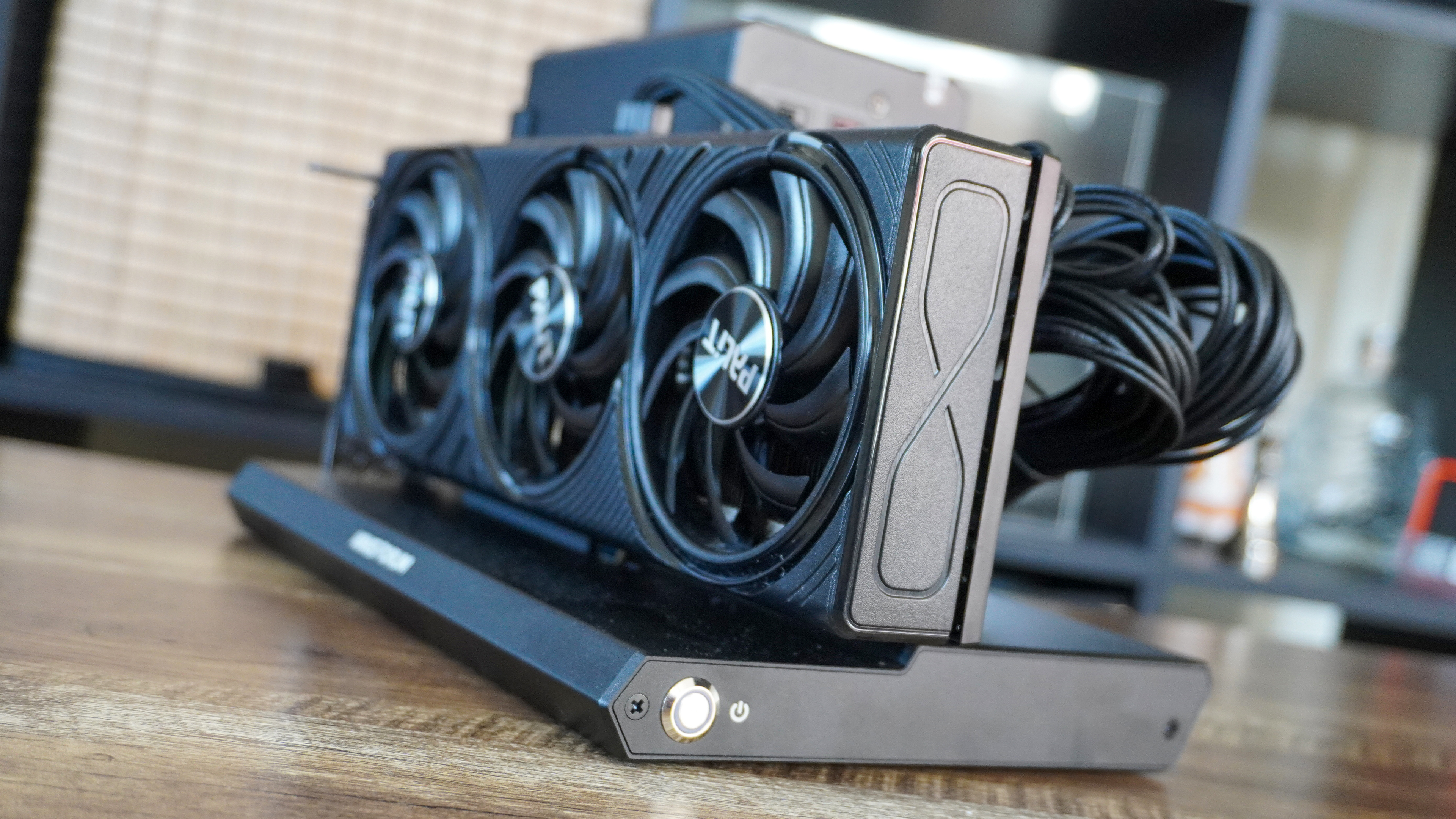 Minisforum DEG1 eGPU dock