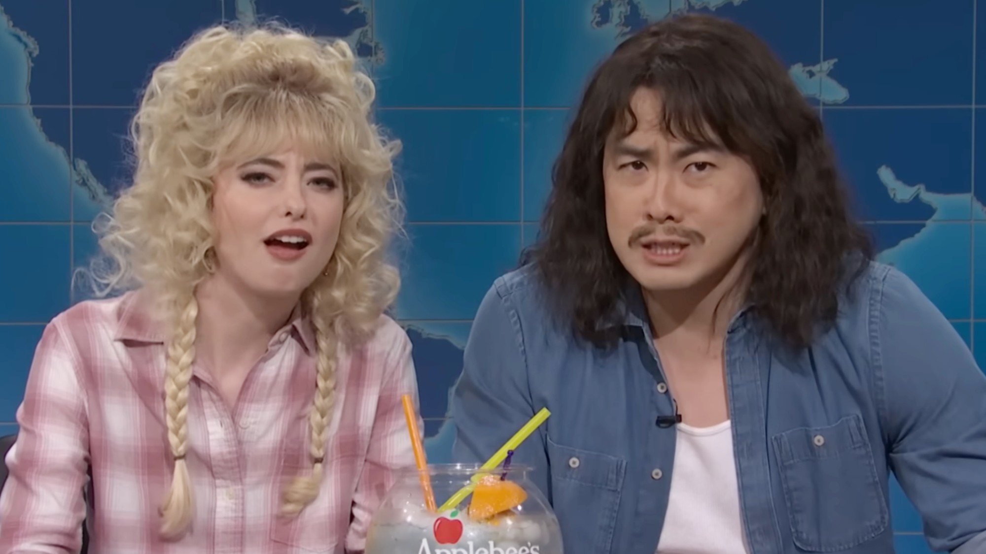 Sarah Sherman and Bowen Yang as two Applebee's barflies on a Weekend Update segment on SNL.