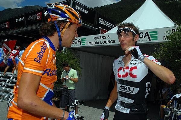 Fr&auml;nk Schleck (Team CSC) gestures and describe his crash to Thomas Dekker (Rabobank).