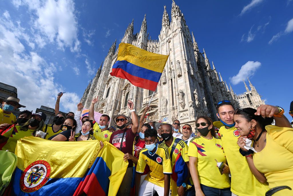 MILAN ITALY MAY 30 Colombian fans of Egan Arley Bernal Gomez of Colombia and Team INEOS Grenadiers Pink Leader Jersey during the 104th Giro dItalia 2021 Stage 21 a 303km Individual Time Trial stage from Senago to Milano Duomo di Milano Milan Cathedral Flag UCIworldtour girodiitalia Giro on May 30 2021 in Milan Italy Photo by Stuart FranklinGetty Images