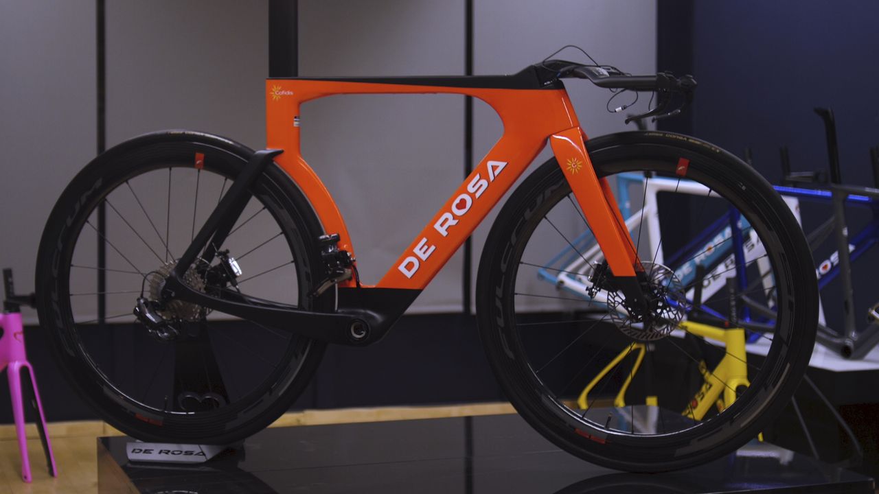 Elia Viviani with all-new De Rosa TT bike