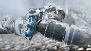 How to thaw frozen pipes: Image shows a frozen pipe.