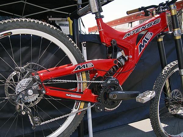 A small scallop on the driveside of the swingarm makes room for the chain to pass.