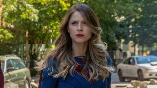 supergirl standing in the street in supergirl finale