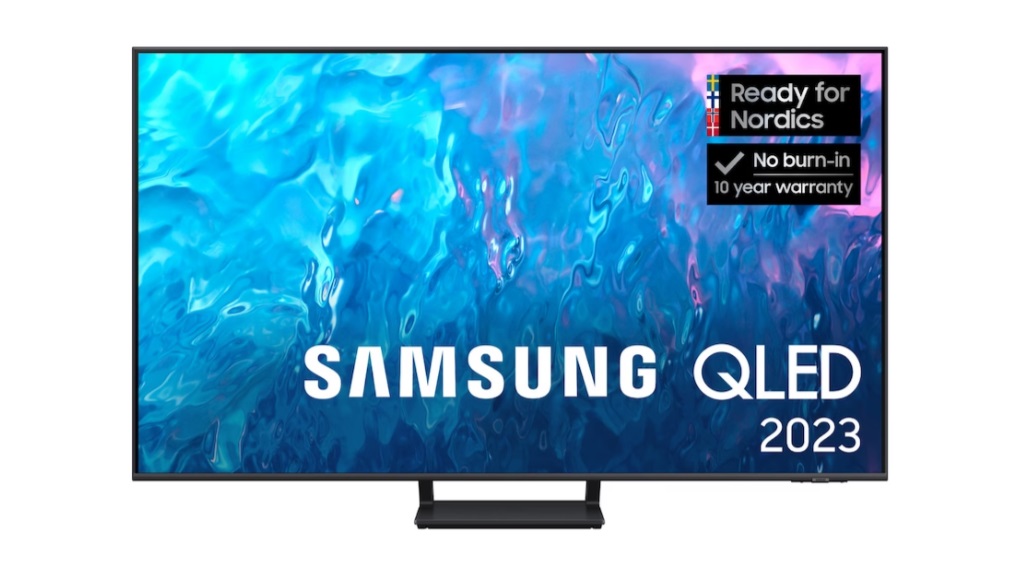 En Samsung QLED TV från 2023 visas upp mot en vit bakgrund.