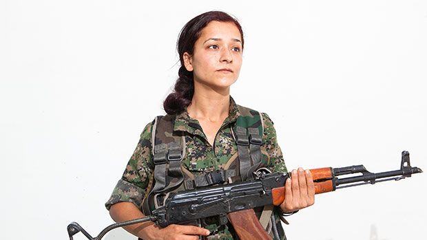 Soldier, Rifle, Gun, Shooting, Shoulder, Firearm, Joint, Machine gun, Trigger, Shotgun,